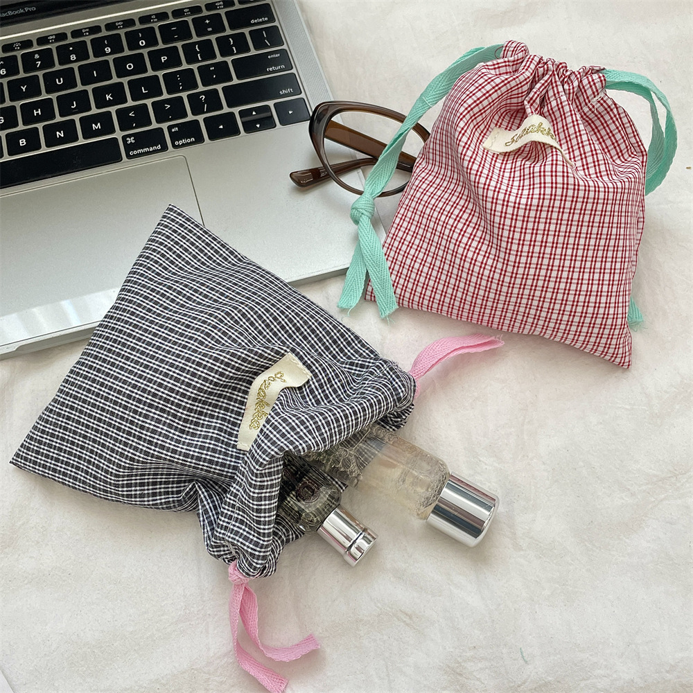 New Plaid Storage Drawstring B - Beauty Kiss Makeup recensie en prijs