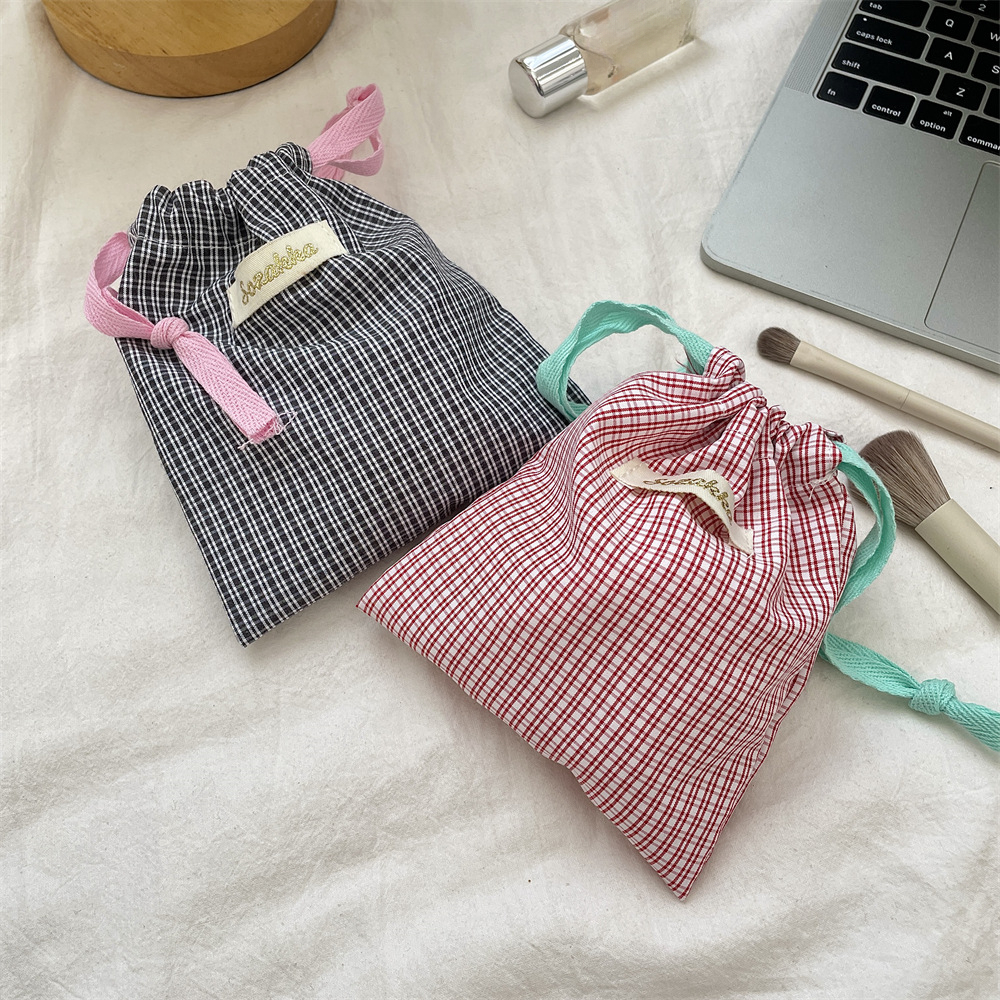 New Plaid Storage Drawstring B - Beauty Kiss Makeup recensie en prijs