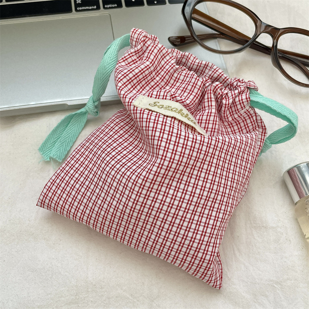 New Plaid Storage Drawstring B - Beauty Kiss Makeup recensie en prijs